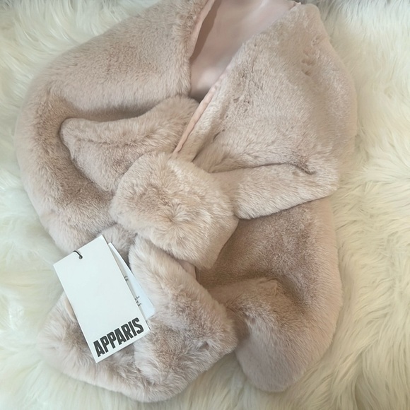 NWT Luna Faux Fur Wrap Scarf Ballet Pink - Picture 3 of 8